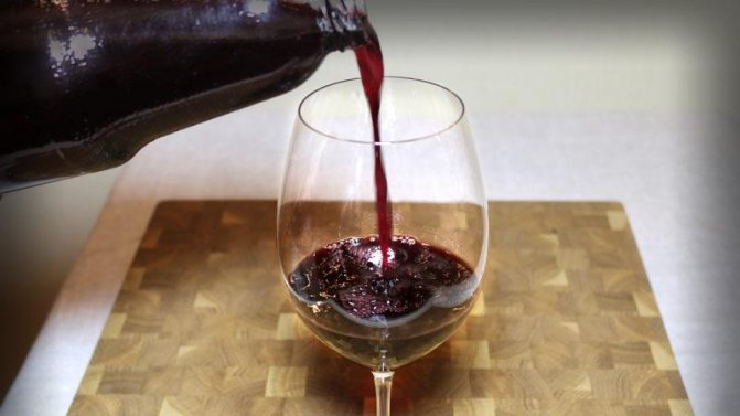 Домашний напиток из красного сорта винограда